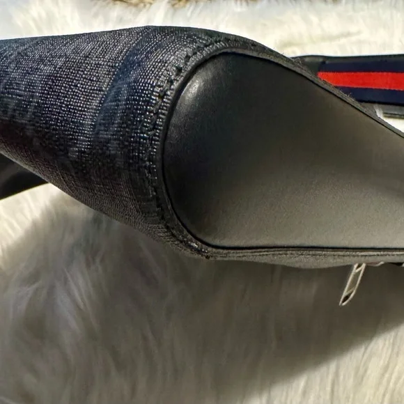 Gucci Gray and Black Messenger Bag - Picture 4 of 16